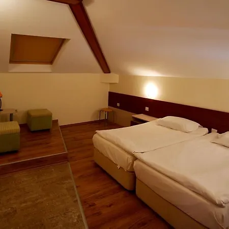 Hotel Family Saint Nikola - Free Parking