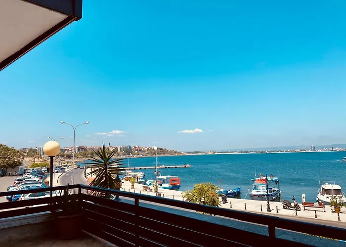 Family Saint Nikola 3* נסבר