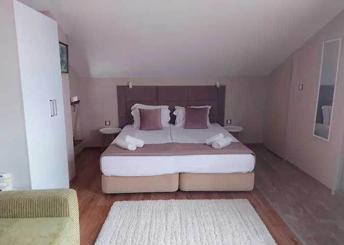 Family Saint Nikola נסבר