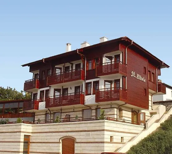 מלון Family Saint Nikola 3*