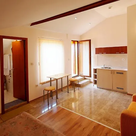 Family Saint Nikola And Free Parking