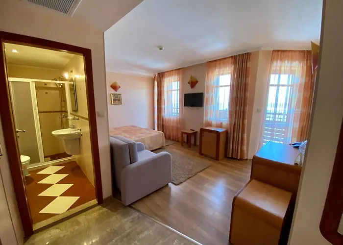 Family Saint Nikola And Free Parking Hotel 3*