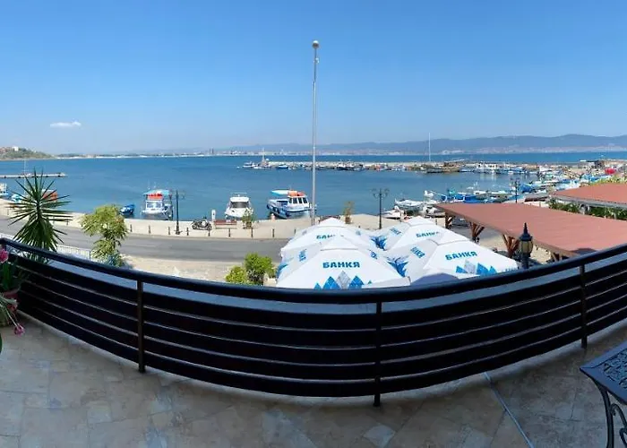 Family Saint Nikola And Free Parking