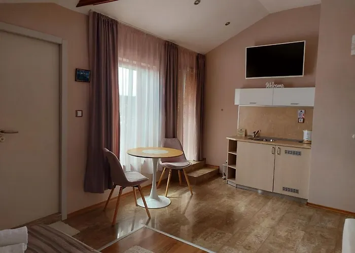 Hotel Family Saint Nikola And Free Parking 3*