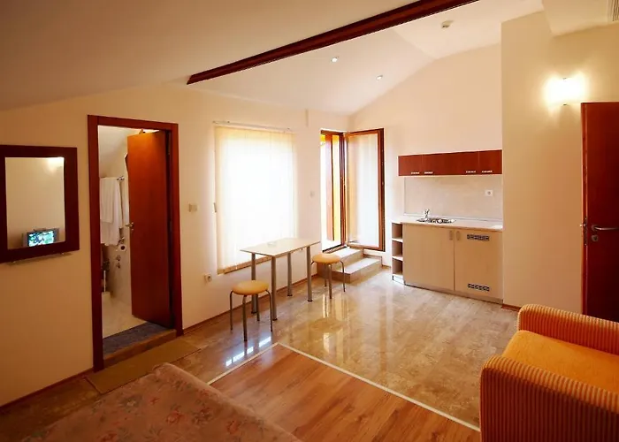 Family Saint Nikola And Free Parking