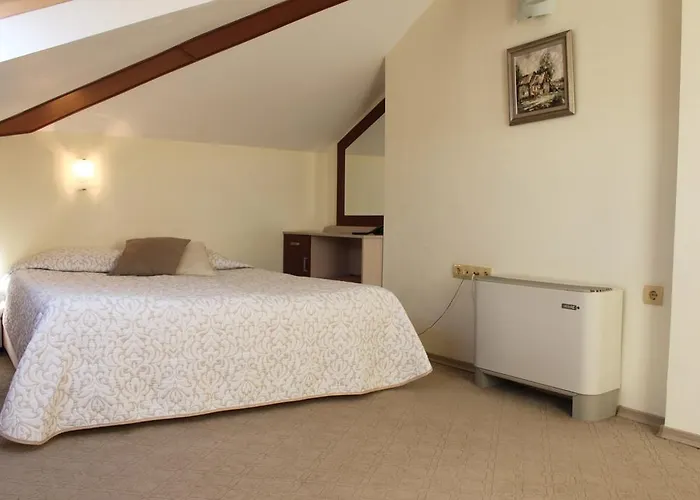 Hotel Family Saint Nikola And Free Parking 3*